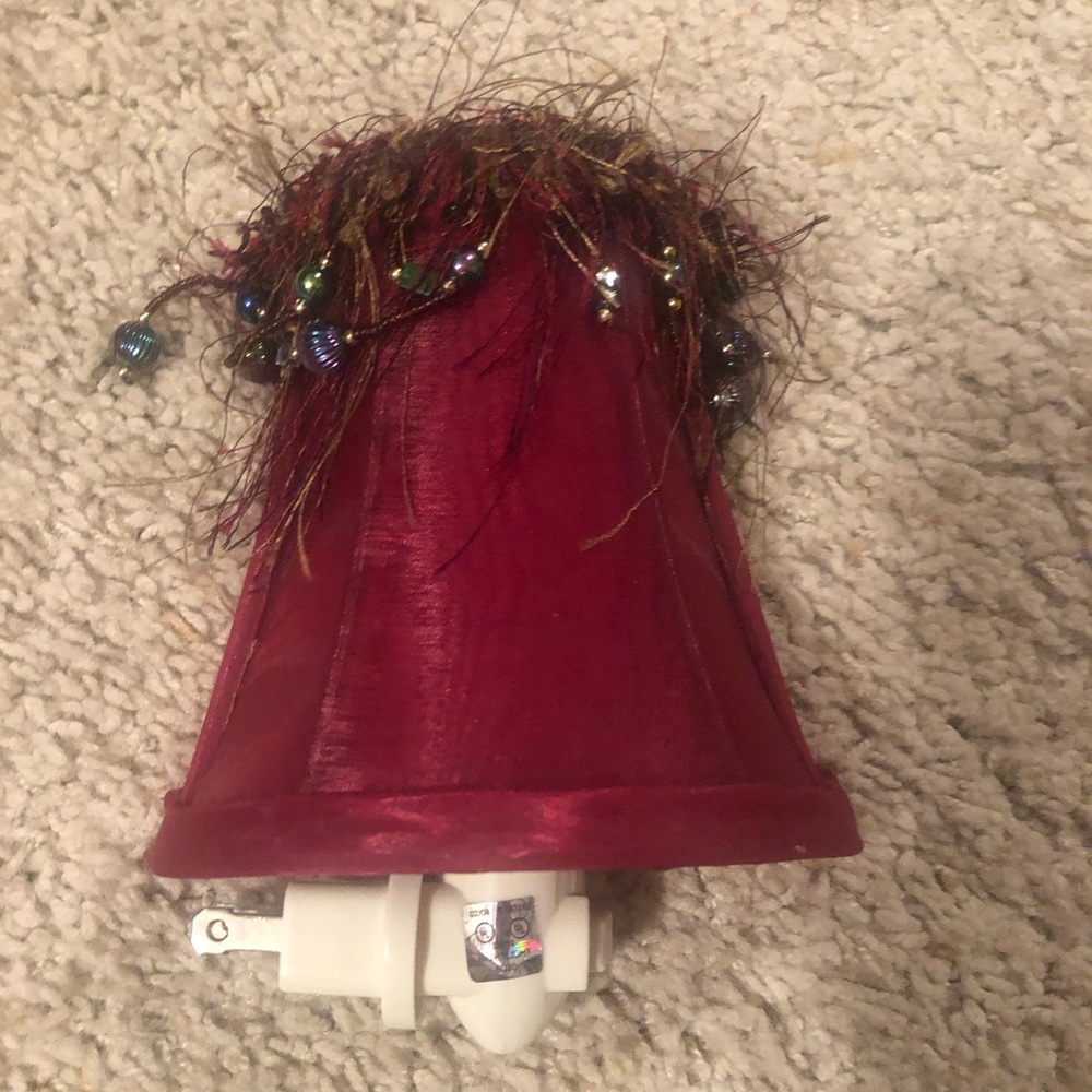MaroonOutlet cover